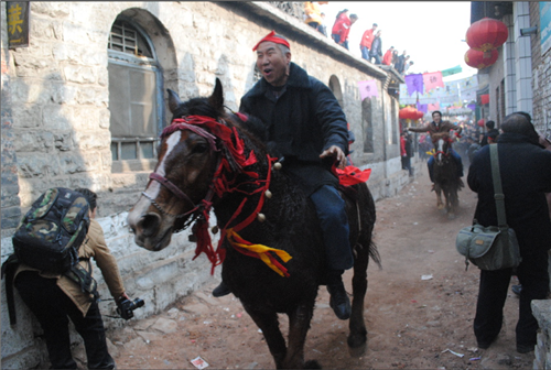 Horse racing returns to old Shanxi village