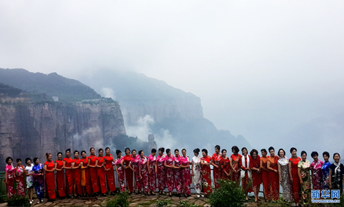 Cheongsam fashion at the Wangmang Ridge