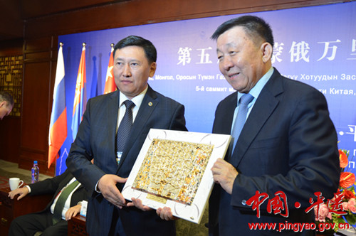 Sino-Mongolia-Russia officials meet