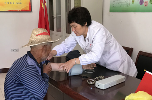 SXU volunteers provide medical services to villagers