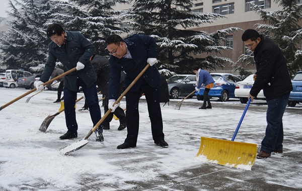 Snow blankets Shanxi University campus