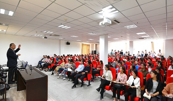 Taiwan economist visits Shanxi University