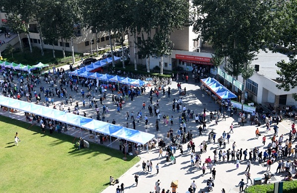 Freshmen arrive at Shanxi University