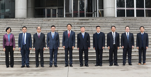 Alumnus Wu Weihua visits Shanxi University