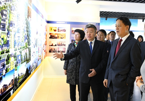 Alumnus Wu Weihua visits Shanxi University