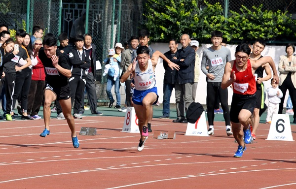 SXU students compete in track and field events