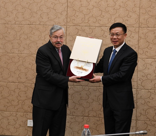 US ambassador visits Shanxi University