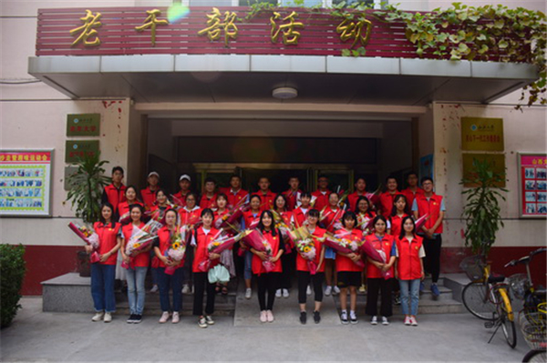 Shanxi University students visit retired teachers