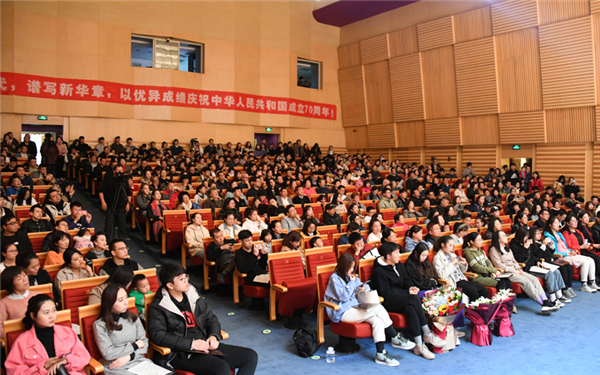 Italian songs performed at packed Shanxi University concert