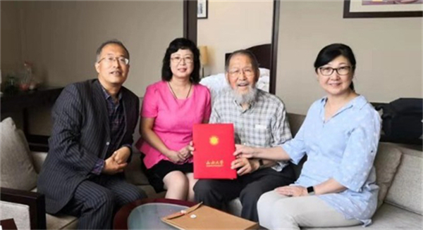 Professor donates $63,400 to Shanxi University