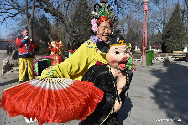 Temple fair attracts crowds in Taiyuan