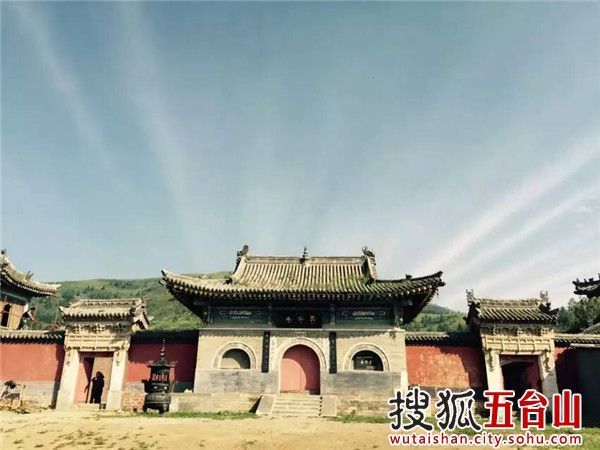 Holy Light of the Buddha appears at Shouning Temple