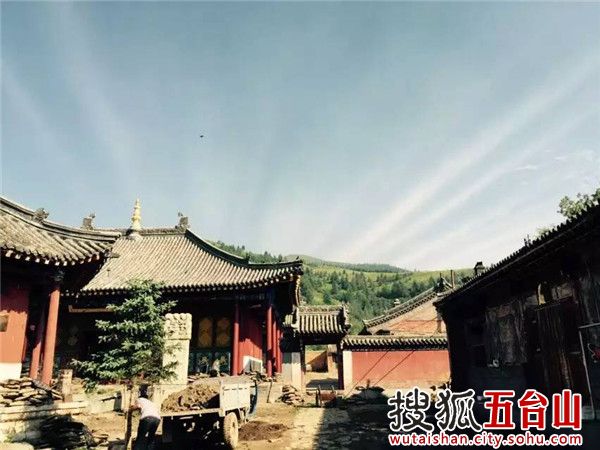 Holy Light of the Buddha appears at Shouning Temple