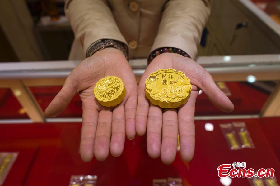 Gold mooncakes up for sale in Taiyuan
