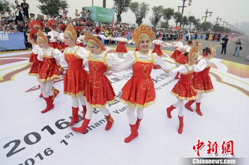 Multicultural pageant marches through Shanxi