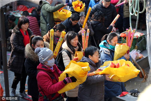 Praying for a fortunate Year of the Rooster at Mount Tai