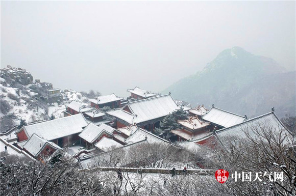 First snowfall of the season comes to Tai'an