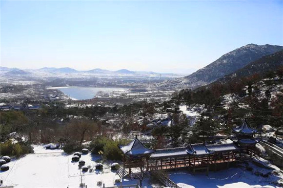 First snowfall of the season comes to Tai'an