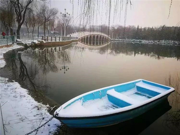 First snowfall of the season comes to Tai'an