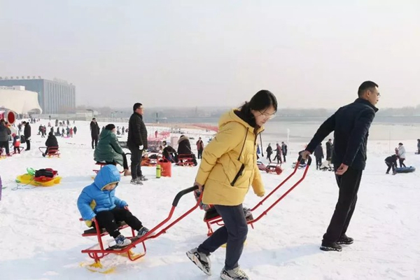 Enjoy winter fun at Tianyi Lake scenic area