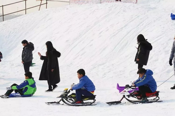 Enjoy winter fun at Tianyi Lake scenic area