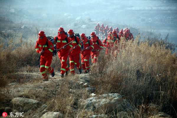 Large-scale emergency rescue drill held in East China
