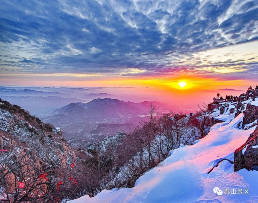 Spectacular sunrise scenery on Mount Tai