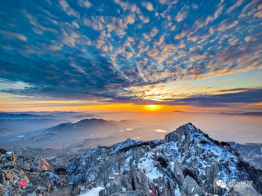 Spectacular sunrise scenery on Mount Tai