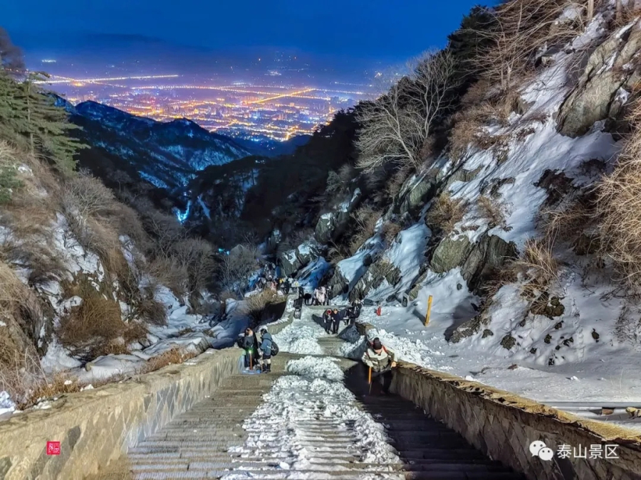 Spectacular sunrise scenery on Mount Tai