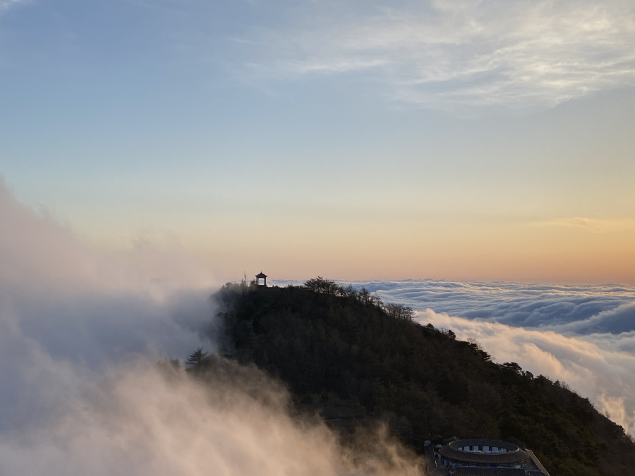Marvelous spectacles appear on Mount Tai