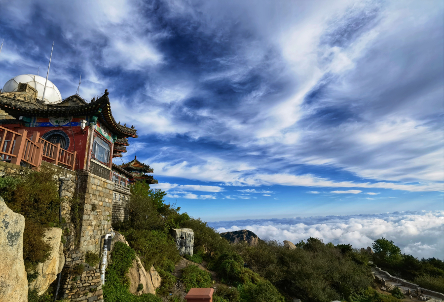 Splendid sunrise on Mount Tai