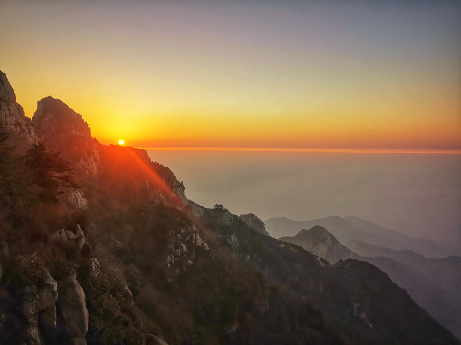 Sunrise scenery on Mount Tai