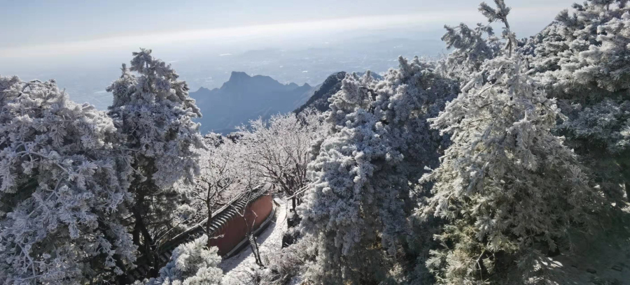 Mount Tai makes frosty spectacle after snow