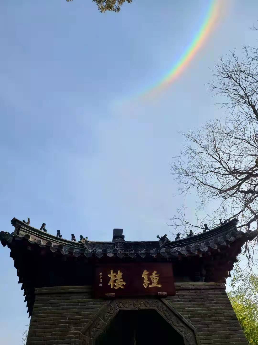 Natural phenomenon spotted near Puzhao Temple