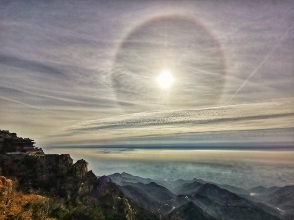 Sundog mystifies Mount Tai