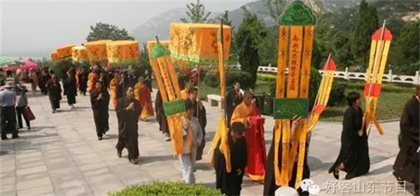 Lotus Flower Mountain temple fair held in Tai'an