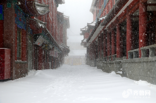 Mount Tai embraces first snow of New Year
