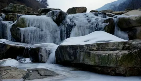 Spectacular icefall scenery on Mount Tai