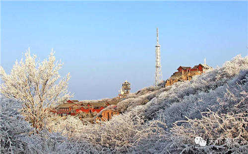 First snow fall makes Mount Tai more beautiful