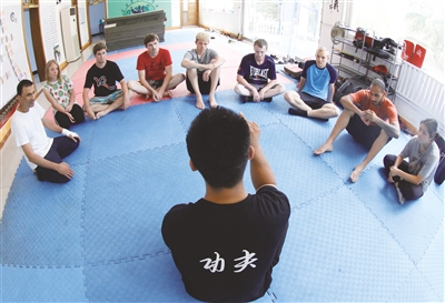 Foreigners flock to Mount Tai to learn martial arts