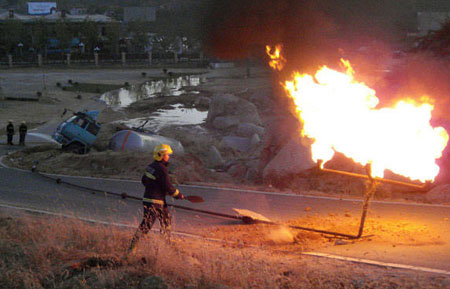 Tanker truck falls down on highway