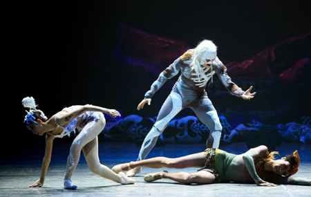 Ballet dancers rehearse in Tianjin