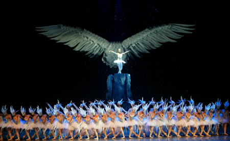 Ballet dancers rehearse in Tianjin