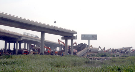 Expressway ramp bridge collapse kills 6, injures 4