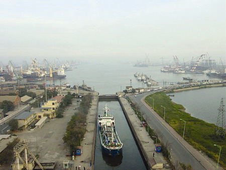 Tianjin Port launches ore and coal docks