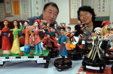 Dough figurine maker makes unique gift for National Day