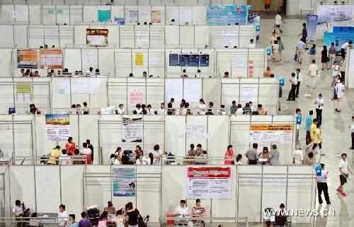 Job fair in Tianjin heats up