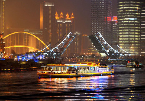 Tianjin shines to welcome Davos Forum