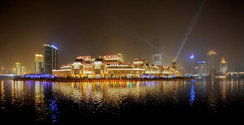 Tianjin shines to welcome Davos Forum