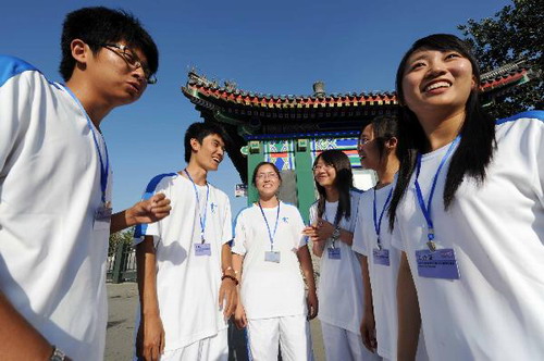 Volunteers start to offer services for 2010 Summer Davos Forum